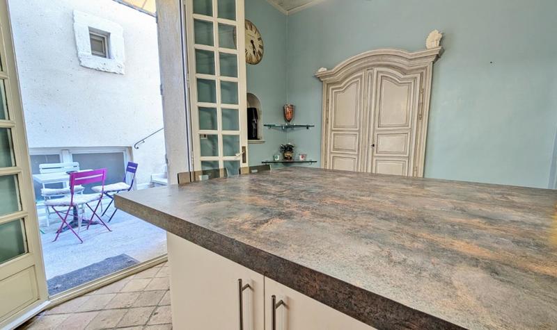 Maison - 252 m² - 8 pièces