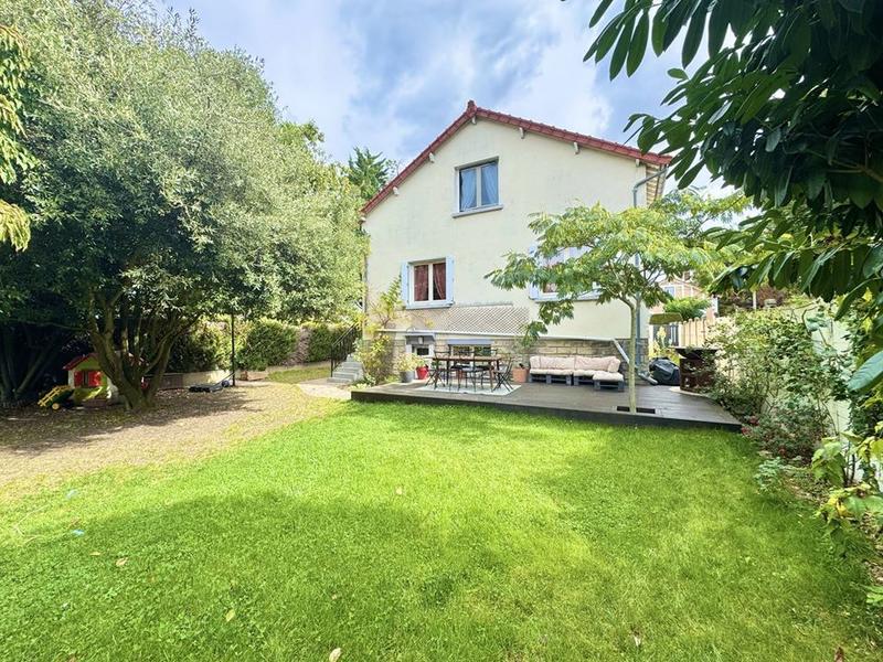 Maison traditionnelle - 137 m² - 6 pièces