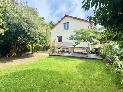 Maison traditionnelle - 137 m² - 6 pièces