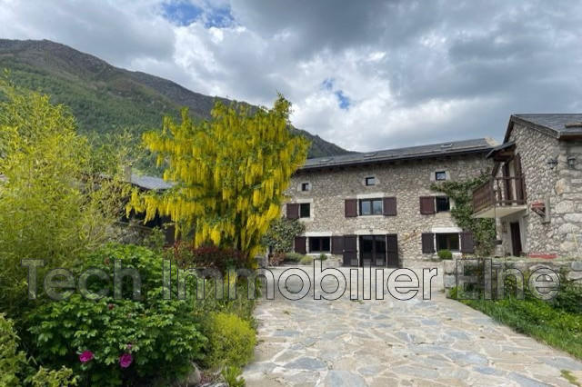 Propriété - 400 m² - 14 pièces