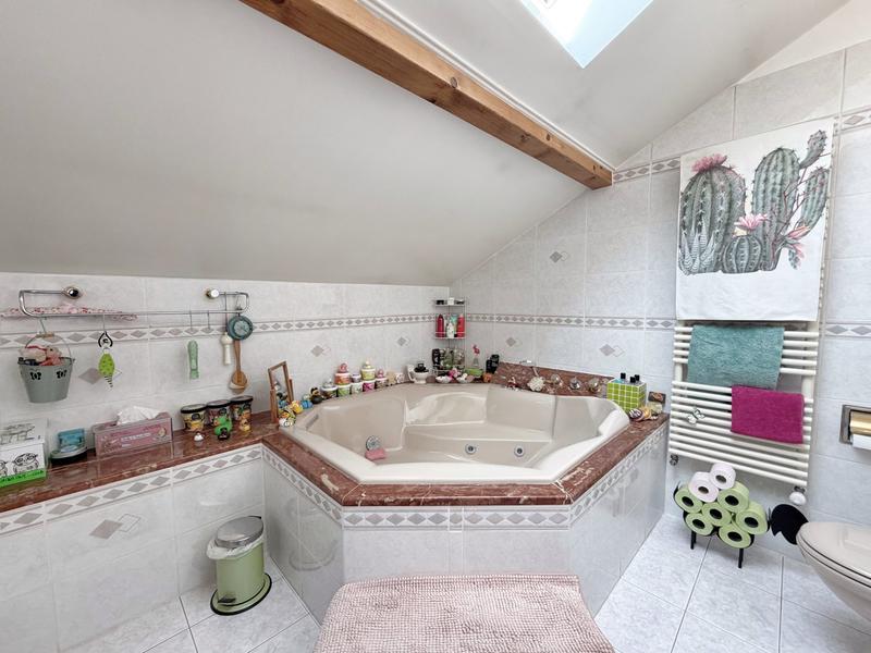 Maison - 195 m² - 6 pièces