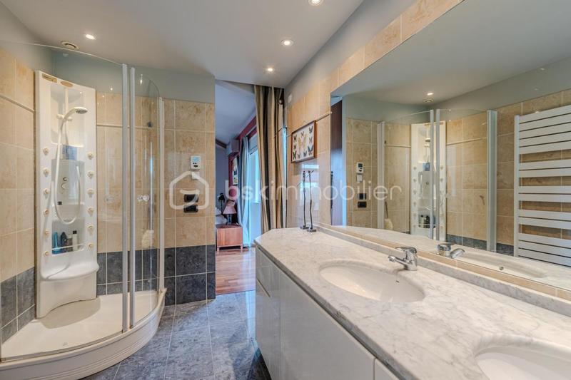 Villa - 229 m² - 6 pièces