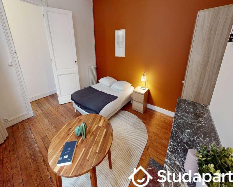 Chambre - 140 m² - 1 pièce