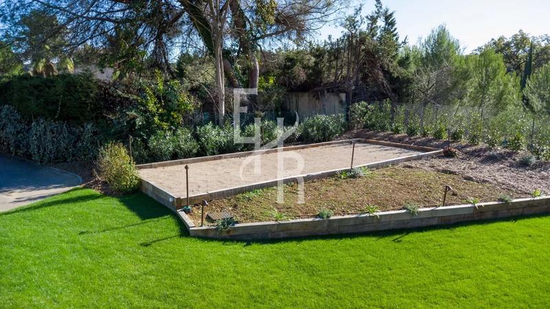 Villa - 416 m² - 6 pièces