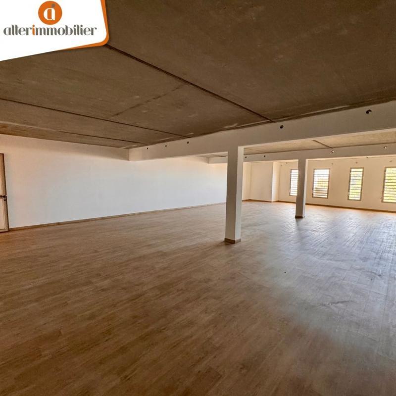 Bureau - 131 m² - 1 pièce