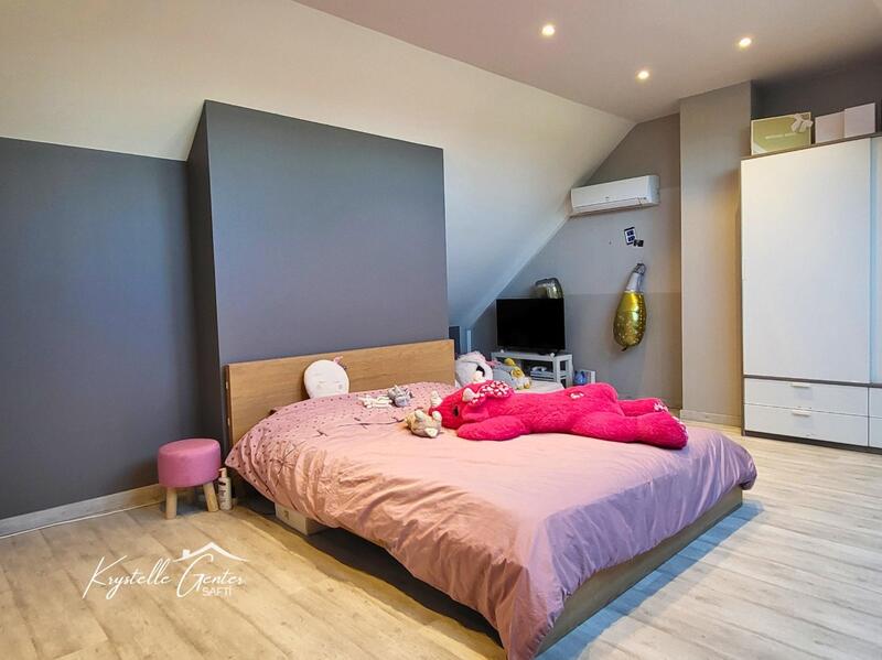 Maison - 202 m² - 7 pièces