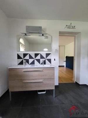 Maison - 234 m² - 8 pièces