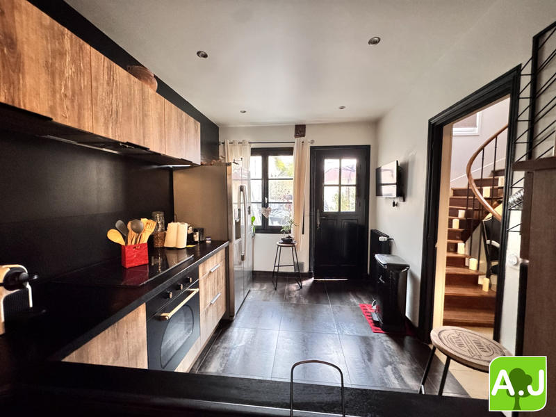 Appartement - 93 m² - 3 pièces