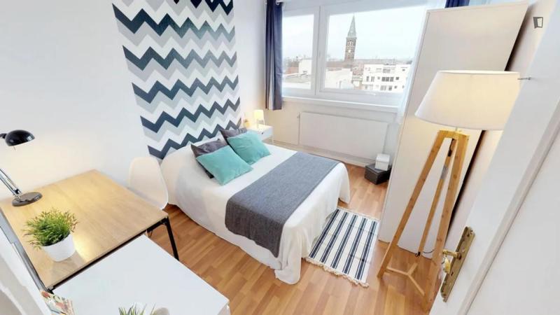 Chambre - 11 m² - 5 pièces