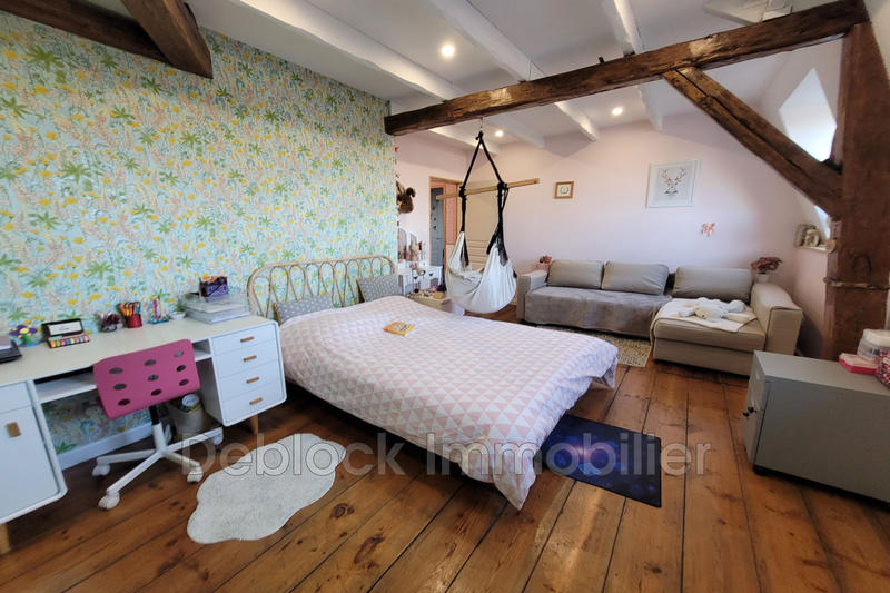 Maison - 360 m² - 9 pièces