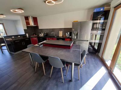 Maison - 137 m² - 9 pièces