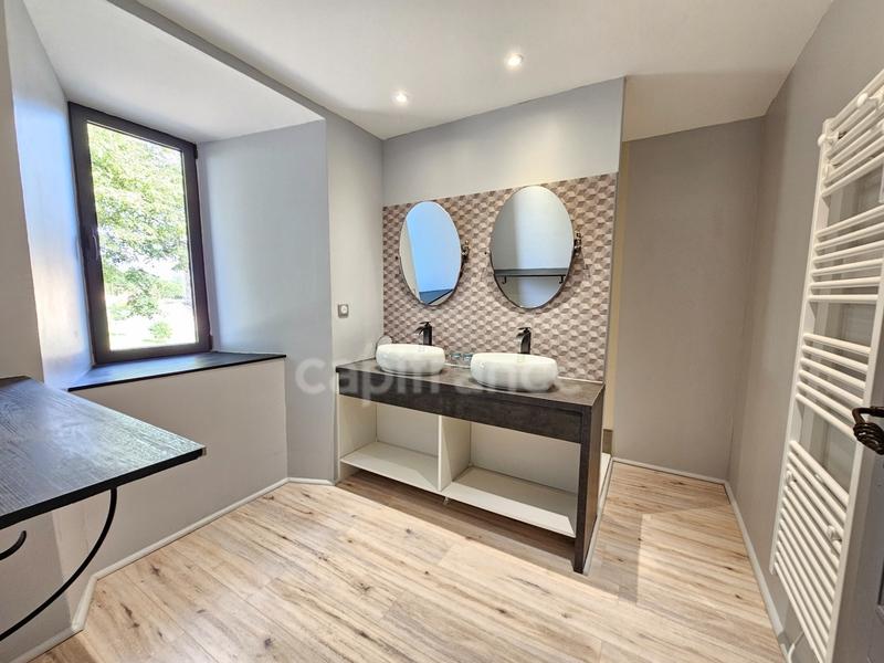 Propriété - 820 m² - 18 pièces