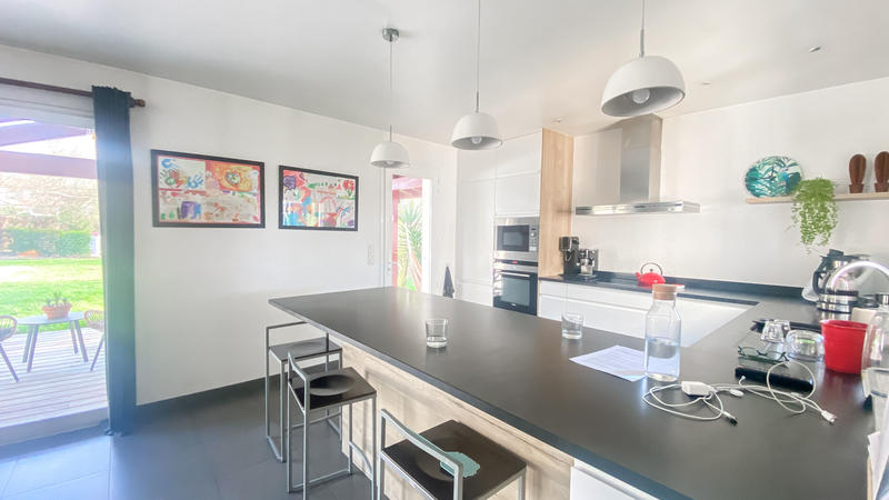 Maison - 250 m² - 7 pièces