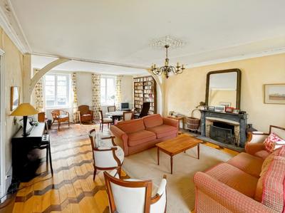 Maison - 301 m² - 11 pièces