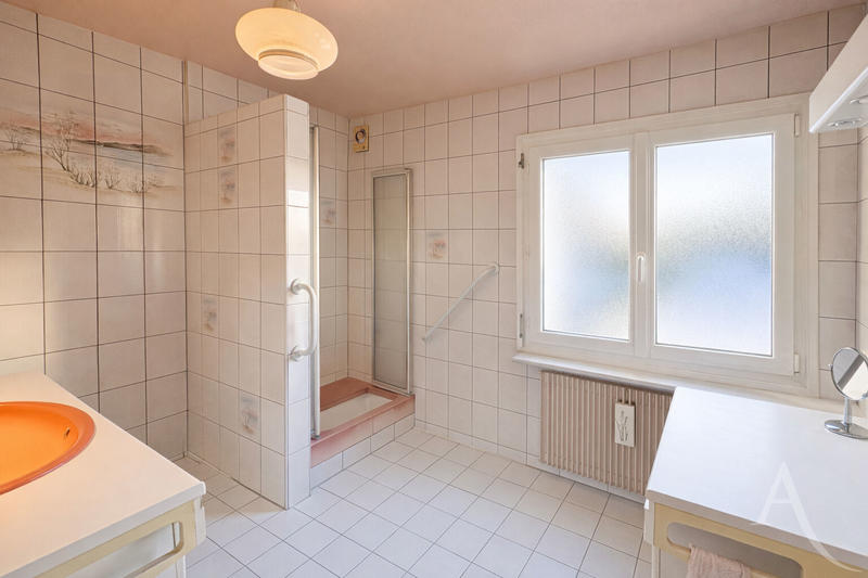 Maison - 240 m² - 7 pièces