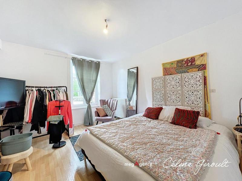 Maison - 270 m² - 11 pièces