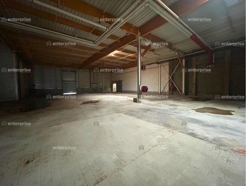 Local commercial - 1 894 m²