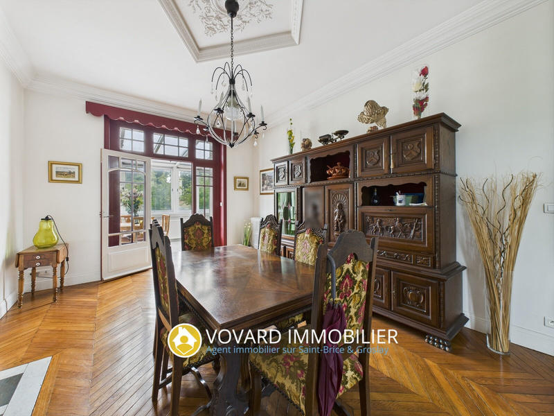 Maison - 234 m² - 8 pièces