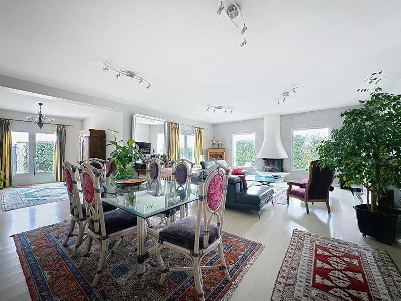 Maison - 220 m² - 5 pièces