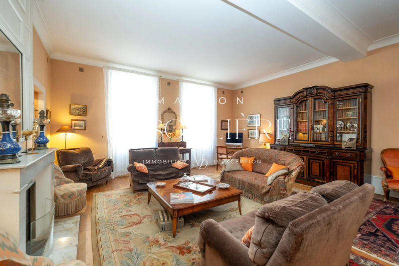 Maison - 300 m² - 7 pièces