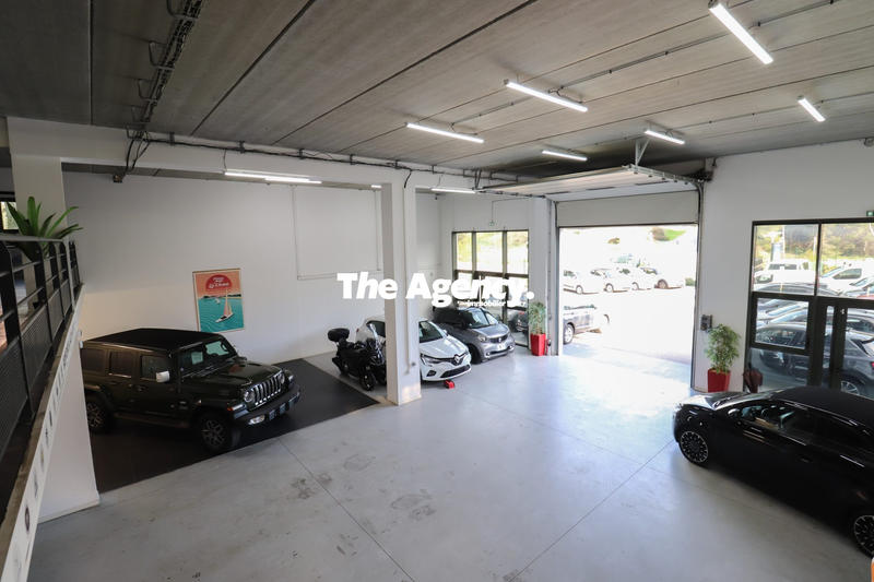 Fonds de commerce - Local commercial - 824 m²