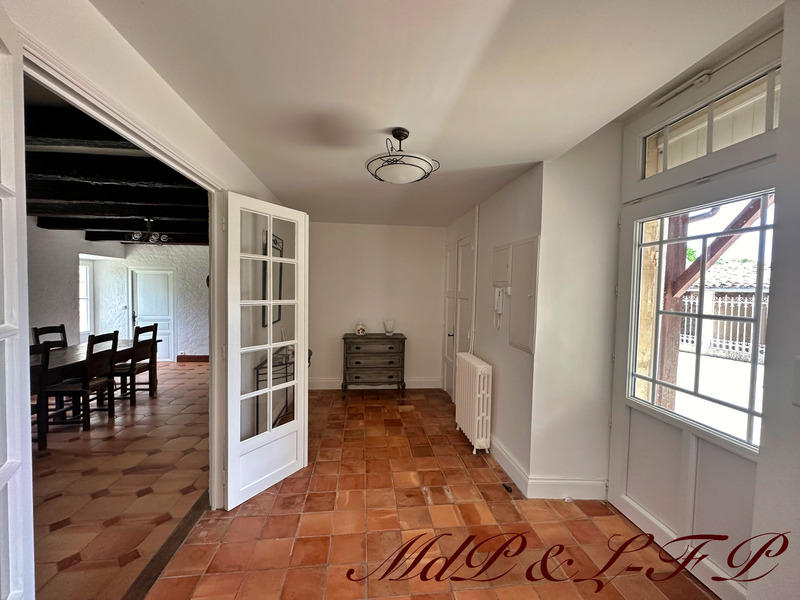 Maison - 345 m² - 8 pièces