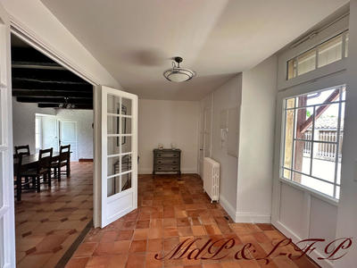 Maison - 345 m² - 8 pièces