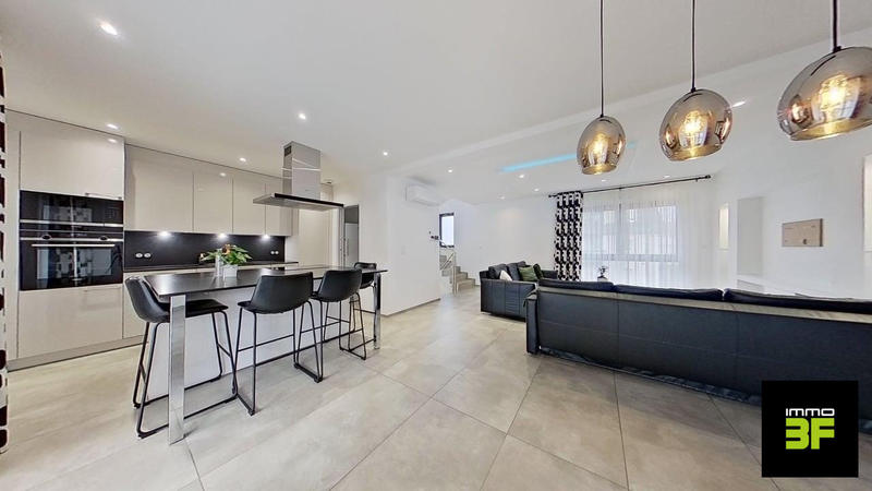 Maison - 158 m² - 6 pièces