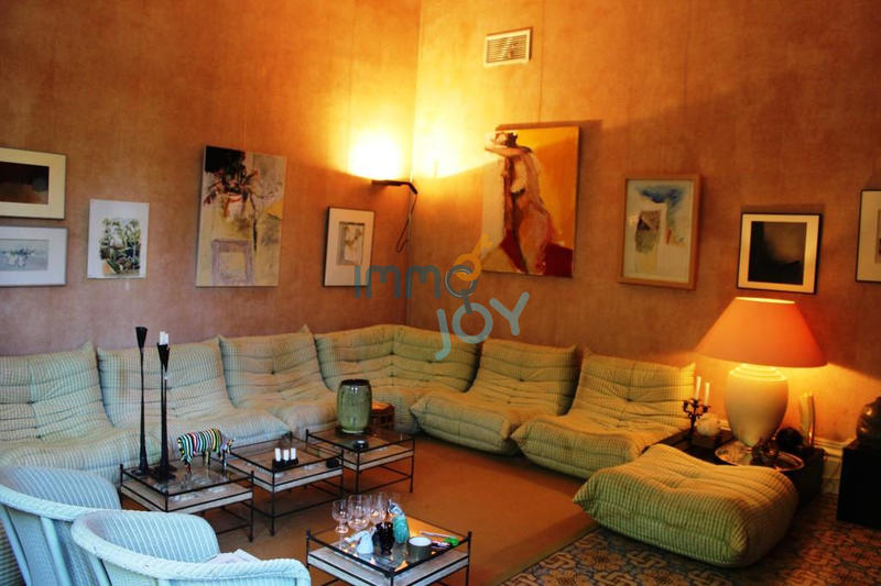 Propriété - 360 m² - 15 pièces