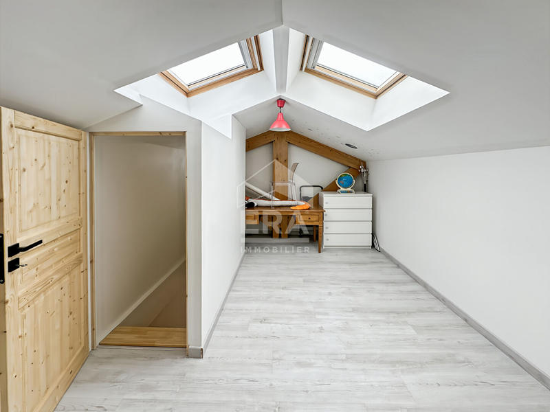 Maison - 207 m² - 8 pièces