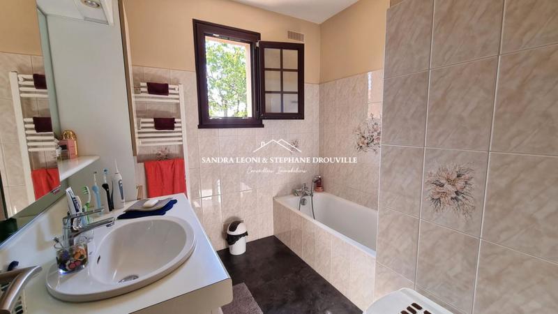 Maison - 137 m² - 7 pièces