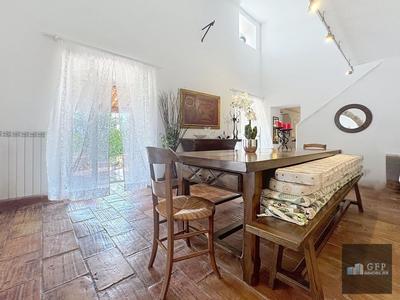 Villa - 401 m² - 8 pièces