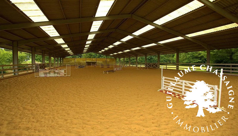 Maison traditionnelle - 1 000 m² - 25 pièces