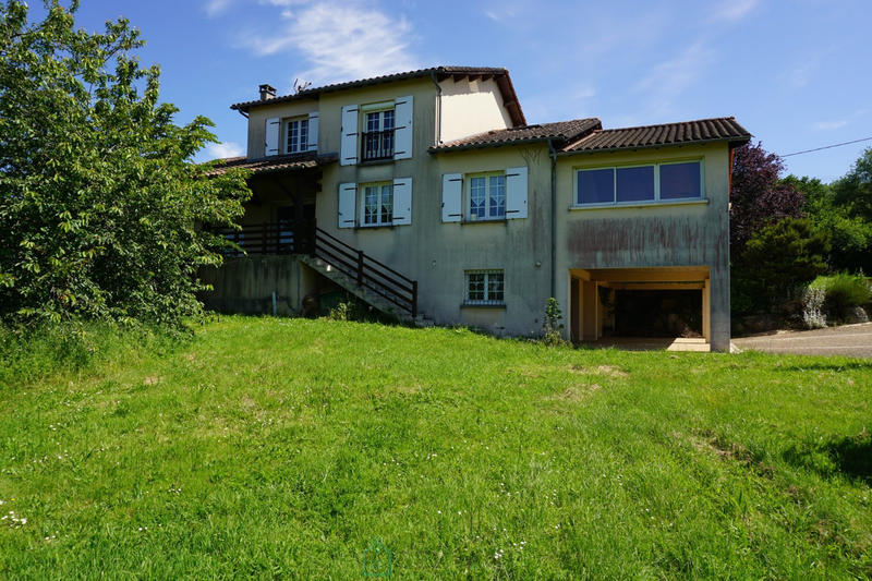 Maison - 219 m² - 9 pièces