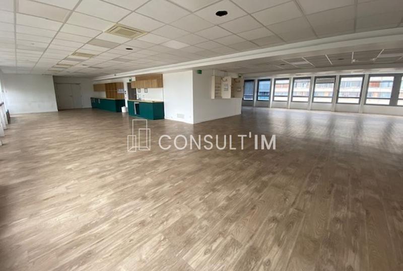 Bureau - 832 m²