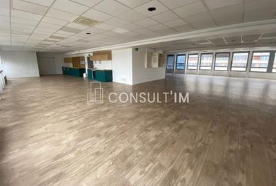 Bureau - 832 m²