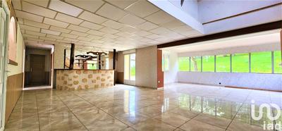 Maison - 207 m² - 8 pièces