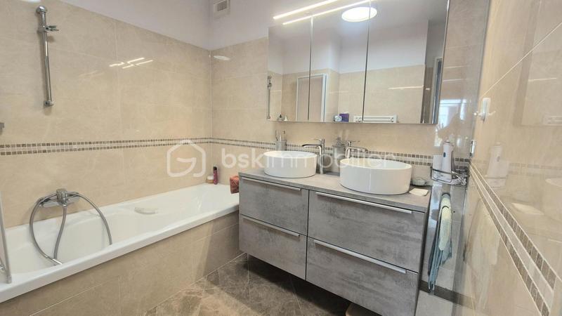 Appartement - 77 m² - 3 pièces