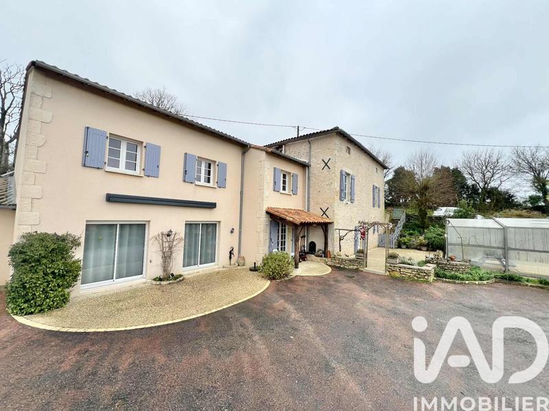 Maison - 316 m² - 12 pièces