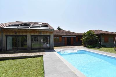 Maison - 280 m² - 7 pièces