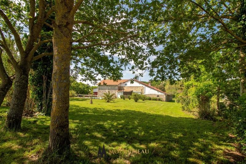 Maison - 300 m² - 9 pièces