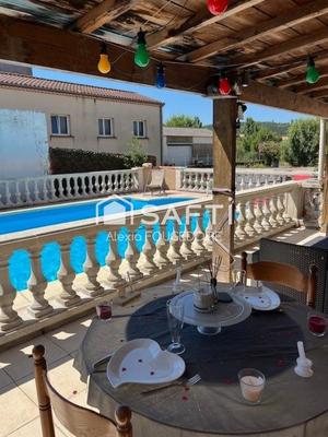 Maison - 236 m² - 7 pièces