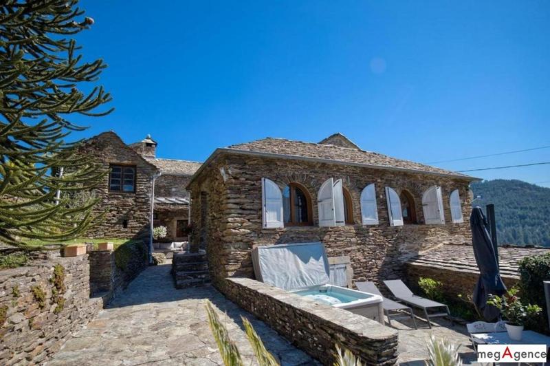 Maison de campagne - 219 m² - 8 pièces