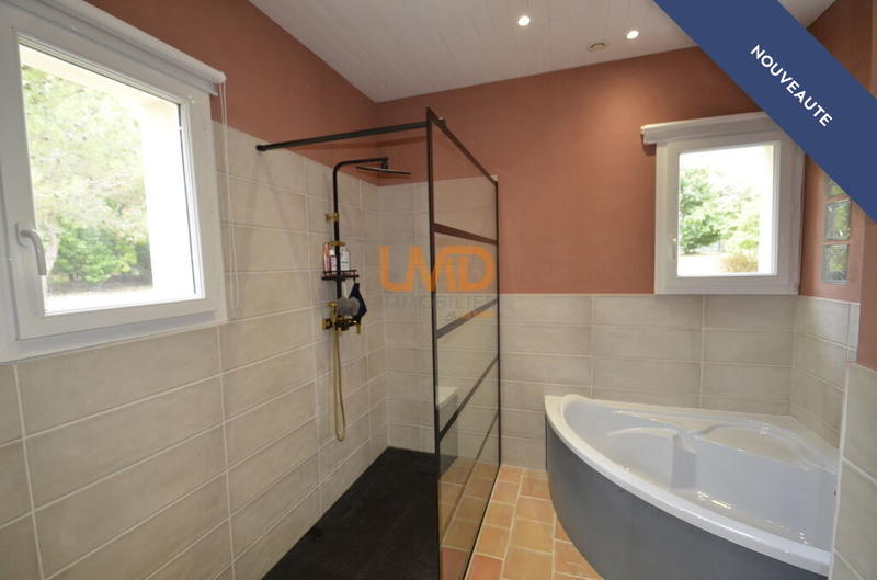 Propriété - 215 m² - 11 pièces