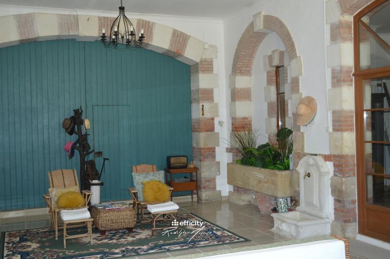 Demeure - 815 m² - 30 pièces