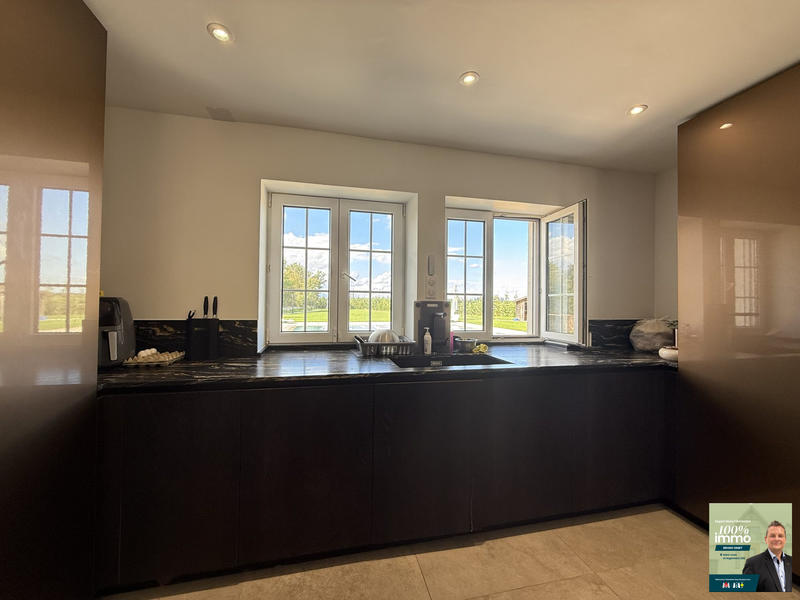 Villa - 486 m² - 11 pièces