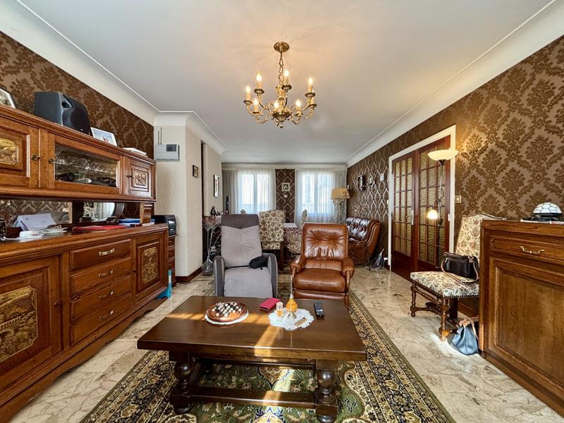 Maison - 204 m² - 8 pièces