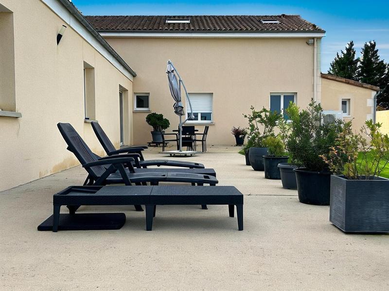 Maison - 234 m² - 7 pièces