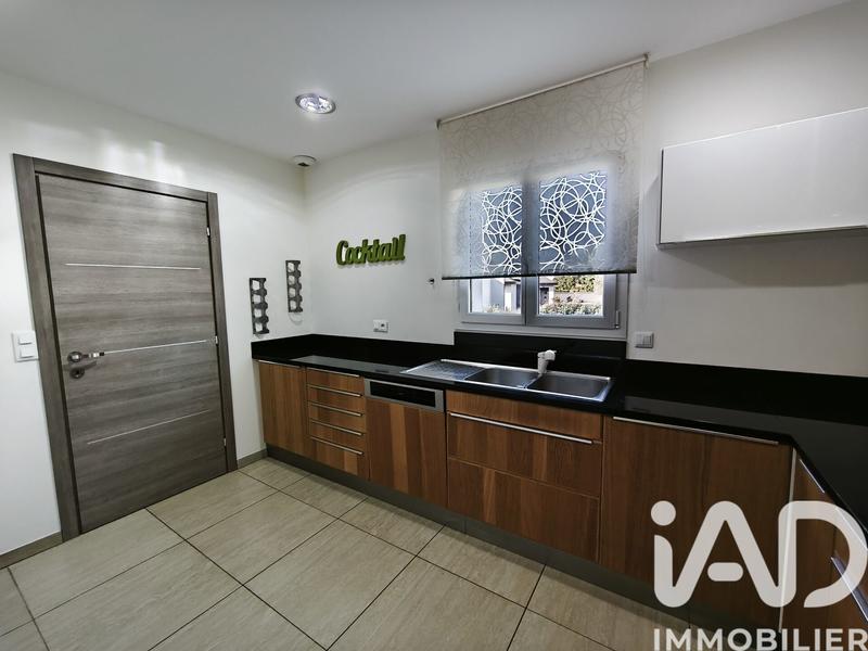 Maison - 223 m² - 7 pièces