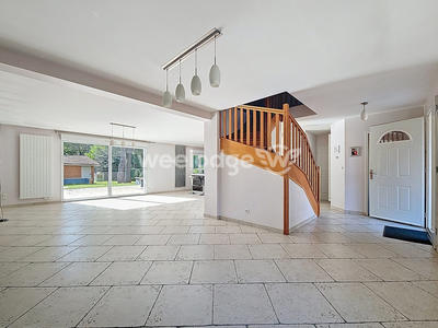 Maison traditionnelle - 166 m² - 6 pièces